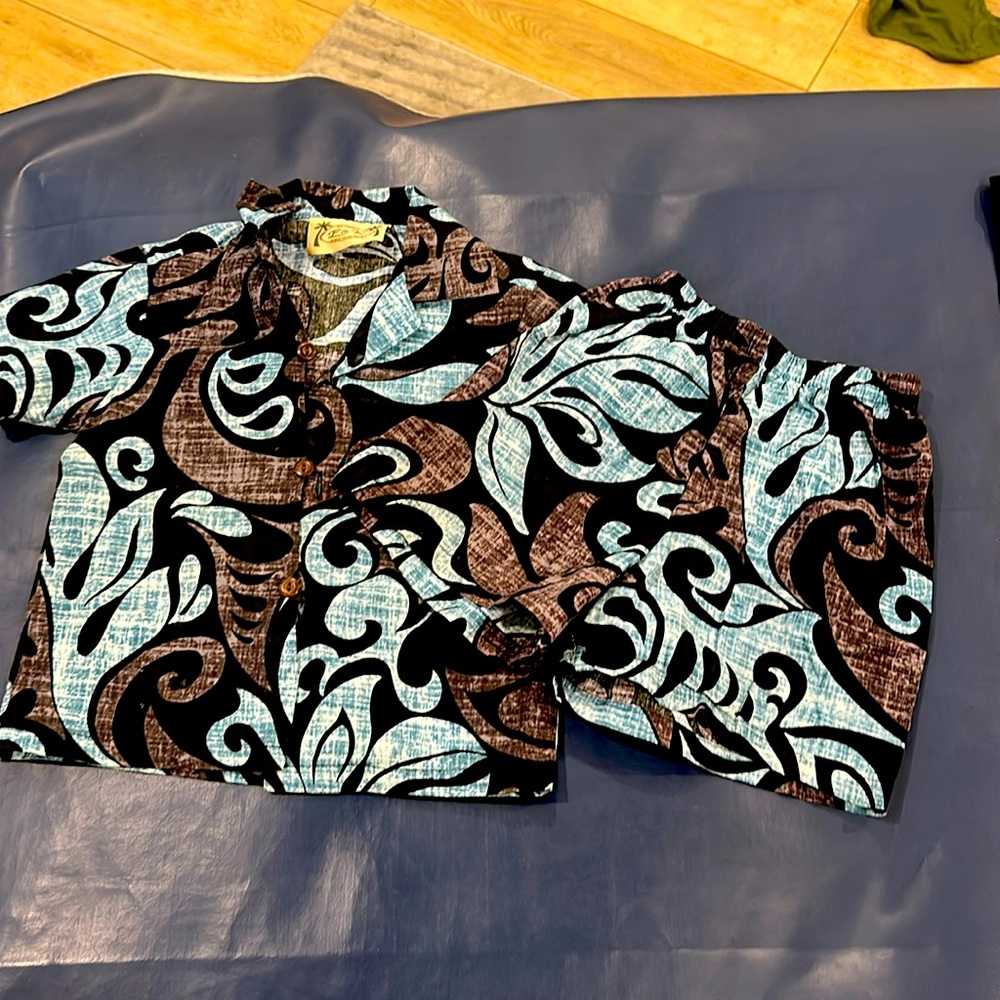 Hawaiian aloha shirt and shorts set!  Size 2